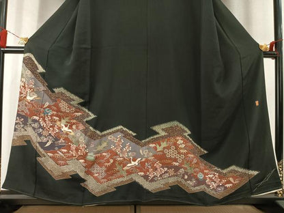 平和屋着物●豪華黒留袖　作家物　駒刺繍　飛鶴宝尽くし文様　金彩　正絹　逸品　AABM4196fy