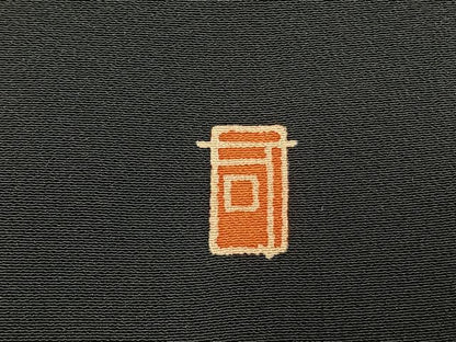 平和屋着物●豪華黒留袖　作家物　駒刺繍　飛鶴宝尽くし文様　金彩　正絹　逸品　AABM4196fy