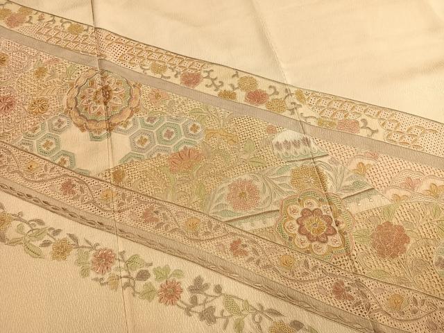 平和屋着物●中国三大刺繍　スワトウ刺繍　汕頭刺繍　総刺繍　訪問着　吉祥草花文　暈し染め　正絹　逸品　AABM4203fy