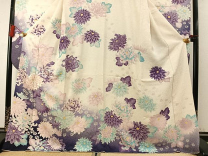 平和屋着物●豪華振袖　刺繍　草花文　暈し染め　金糸　銀通し地　正絹　逸品　AABM4228fy