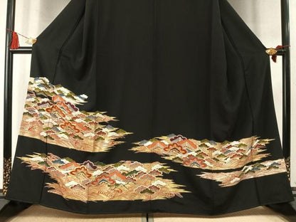 平和屋着物●豪華黒留袖　駒刺繍　松　金銀彩　正絹　逸品　未使用　AABM4261fy