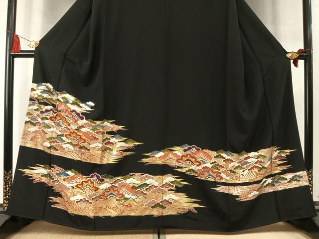 平和屋着物●豪華黒留袖　駒刺繍　松　金銀彩　正絹　逸品　未使用　AABM4261fy