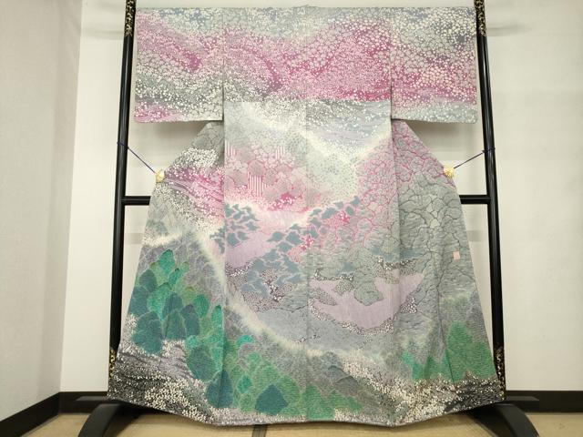 平和屋着物●十日町　名門　滝泰謹製　訪問着　刺繍　樹林霞文　おぼろ染　襲ね絞り　銀通し地　正絹　逸品　未使用　AABM4333ck