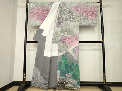 平和屋着物●十日町　名門　滝泰謹製　訪問着　刺繍　樹林霞文　おぼろ染　襲ね絞り　銀通し地　正絹　逸品　未使用　AABM4333ck