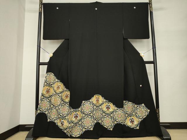 平和屋着物●中国三大刺繍　相良刺繍　黒留袖　作家物　駒刺繍　向い鳥花文　金彩　正絹　逸品　AABM4383ck