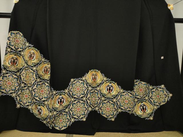 平和屋着物●中国三大刺繍　相良刺繍　黒留袖　作家物　駒刺繍　向い鳥花文　金彩　正絹　逸品　AABM4383ck