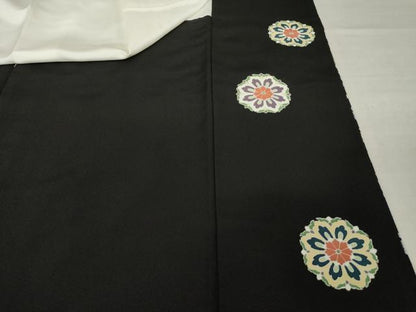 平和屋着物●中国三大刺繍　相良刺繍　黒留袖　作家物　駒刺繍　向い鳥花文　金彩　正絹　逸品　AABM4383ck