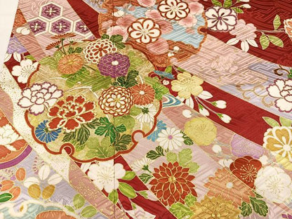 平和屋着物●豪華振袖　駒刺繍　雪輪草花文　金彩　ロング丈　正絹　逸品　AABM5057ph