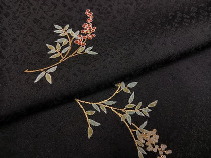 平和屋着物●上質な小紋　南天文　黒地　金彩　正絹　逸品　AABM5101ph