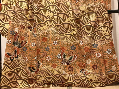 平和屋着物●豪華振袖　駒刺繍　花蝶文　暈し染め　金彩　正絹　逸品　AABM5170ph