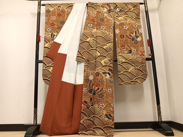 平和屋着物●豪華振袖　駒刺繍　花蝶文　暈し染め　金彩　正絹　逸品　AABM5170ph