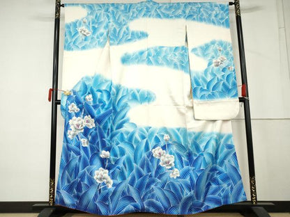 平和屋着物●豪華振袖　駒刺繍　枝花文　暈し染め　銀彩　正絹　逸品　AABM5449cs