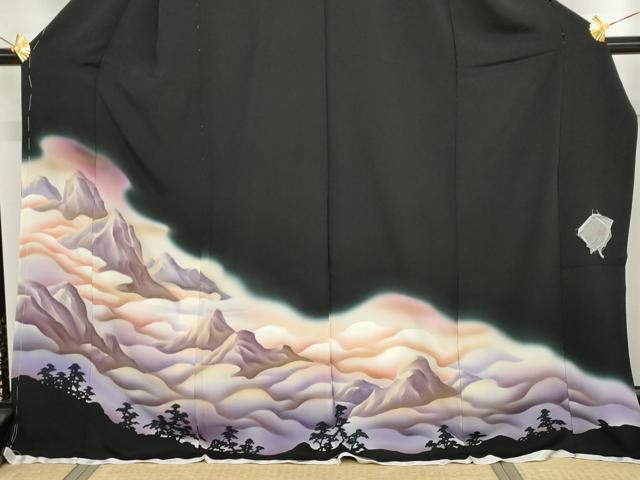 平和屋着物●豪華黒留袖　作家物　樹林シルエット　暈し染め　金彩　仮絵羽　正絹　逸品　未使用　AABM5545cs