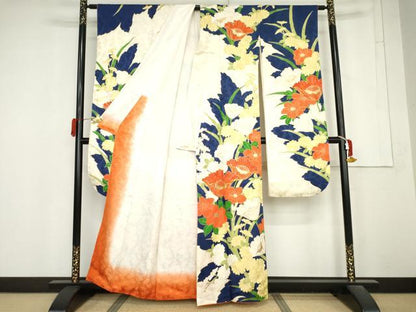 平和屋着物●豪華振袖　駒刺繍　草花文　金彩　正絹　逸品　AABM5557cs