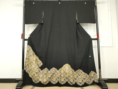 平和屋着物●豪華黒留袖　作家物　駒刺繍　七宝花文　金彩　正絹　逸品　AABM5593cs