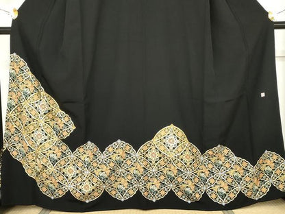 平和屋着物●豪華黒留袖　作家物　駒刺繍　七宝花文　金彩　正絹　逸品　AABM5593cs