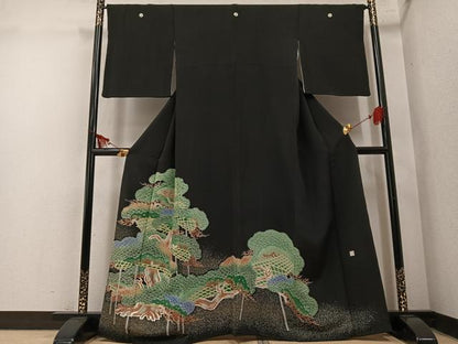 平和屋着物●人間国宝・羽田登喜男 　黒留袖　松　金彩　正絹　逸品　AABM6246ph