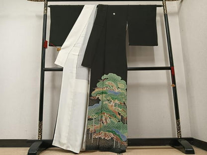 平和屋着物●人間国宝・羽田登喜男 　黒留袖　松　金彩　正絹　逸品　AABM6246ph