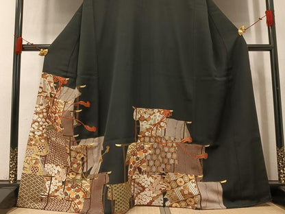 平和屋着物●豪華黒留袖　駒刺繍　誰が袖花文　金彩　正絹　逸品　AABM6247ph