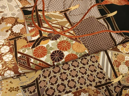 平和屋着物●豪華黒留袖　駒刺繍　誰が袖花文　金彩　正絹　逸品　AABM6247ph