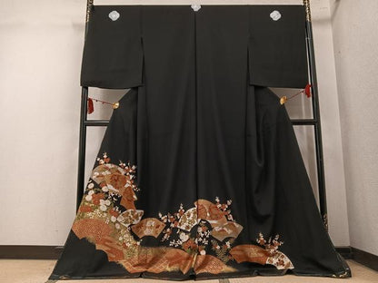 平和屋着物●豪華黒留袖　駒刺繍　地紙雪輪草花文　金彩　仮絵羽　正絹　逸品　未使用　AABM6320ph