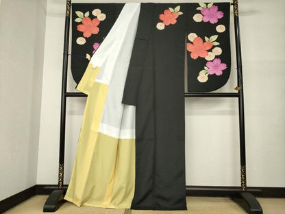 平和屋着物●小振袖　二尺袖　舞花文　黒地　洗える着物　AABM7094ck