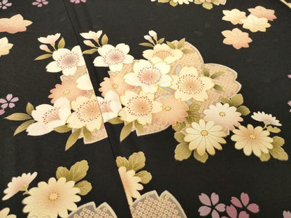 平和屋着物●豪華振袖　駒刺繍　舞桜　黒地　ロング丈　正絹　逸品　AABM7096ck