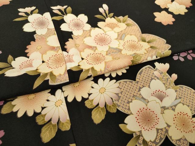 平和屋着物●豪華振袖　駒刺繍　舞桜　黒地　ロング丈　正絹　逸品　AABM7096ck