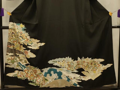 平和屋着物■豪華黒留袖　駒刺繍　雲取更紗花文　金彩　正絹　逸品　AABM7495sx