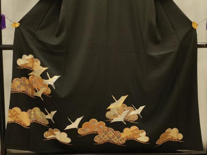 平和屋着物■豪華黒留袖　駒刺繍　飛鶴吉祥松文　金彩　正絹　逸品　AABM7506sx