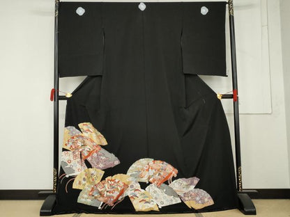 平和屋着物●豪華黒留袖　檜扇花宝尽くし　金彩　仮絵羽　正絹　逸品　未使用　AABM8037cs