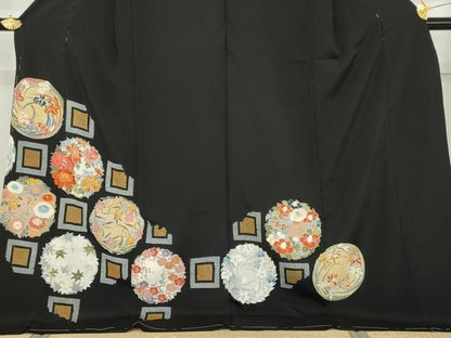 平和屋着物●豪華黒留袖　駒刺繍　花丸文　浜ちりめん　仮絵羽　正絹　逸品　未使用　AABM8045cs