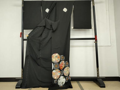 平和屋着物●豪華黒留袖　駒刺繍　花丸文　浜ちりめん　仮絵羽　正絹　逸品　未使用　AABM8045cs
