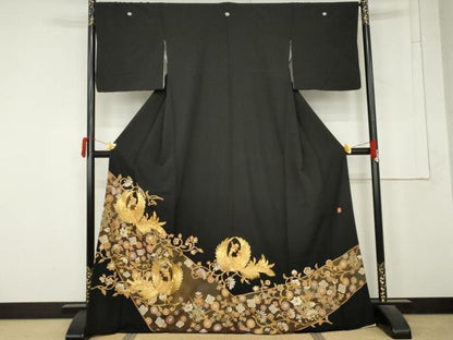 平和屋着物●豪華黒留袖　作家物　駒刺繍　鳳凰更紗花文　金彩　正絹　逸品　AABM8085cs