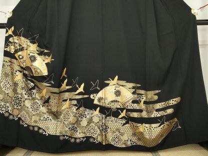 平和屋着物●豪華黒留袖　駒刺繍　扇面飛鶴文　金彩　正絹　逸品　AABM8093cs