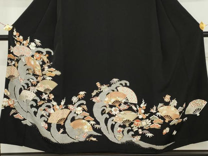 平和屋着物●豪華黒留袖　駒刺繍　扇面宝尽くし　金彩　正絹　逸品　AABM8096cs
