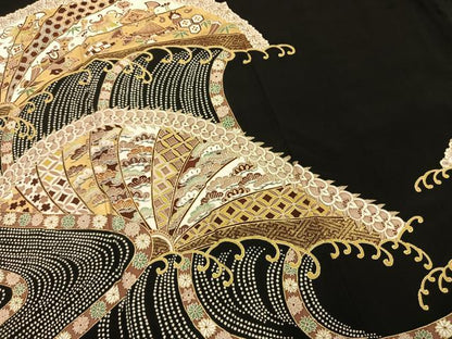 平和屋着物●豪華黒留袖　駒刺繍　宝尽くし松花文　金彩　ロング丈　正絹　逸品　未使用　AABM8248fy