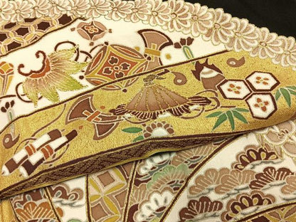 平和屋着物●豪華黒留袖　駒刺繍　宝尽くし松花文　金彩　ロング丈　正絹　逸品　未使用　AABM8248fy