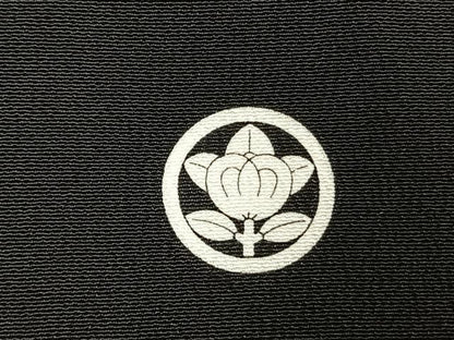 平和屋着物●豪華黒留袖　駒刺繍　宝尽くし松花文　金彩　ロング丈　正絹　逸品　未使用　AABM8248fy