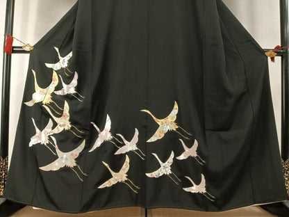 平和屋着物●豪華黒留袖　駒刺繍　飛鳥花文　金銀糸　正絹　逸品　AABM8436fy