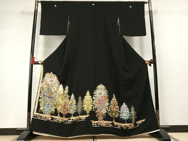 平和屋着物●創業460年・千總  豪華黒留袖　駒刺繍　草花文　金彩　正絹　逸品　AABM8477fy
