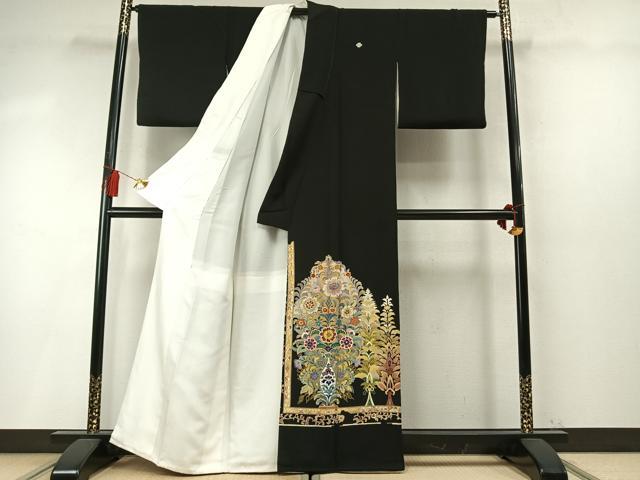 平和屋着物●創業460年・千總  豪華黒留袖　駒刺繍　草花文　金彩　正絹　逸品　AABM8477fy