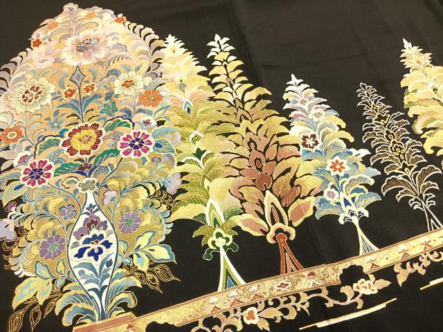 平和屋着物●創業460年・千總  豪華黒留袖　駒刺繍　草花文　金彩　正絹　逸品　AABM8477fy