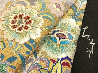 平和屋着物●創業460年・千總  豪華黒留袖　駒刺繍　草花文　金彩　正絹　逸品　AABM8477fy