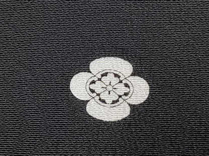 平和屋着物●創業460年・千總  豪華黒留袖　駒刺繍　草花文　金彩　正絹　逸品　AABM8477fy