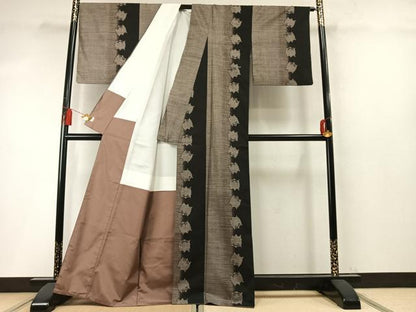 平和屋着物●銀座もとじ　本場大島紬　9マルキ　糸車間道　正絹　逸品　AABM8482fy