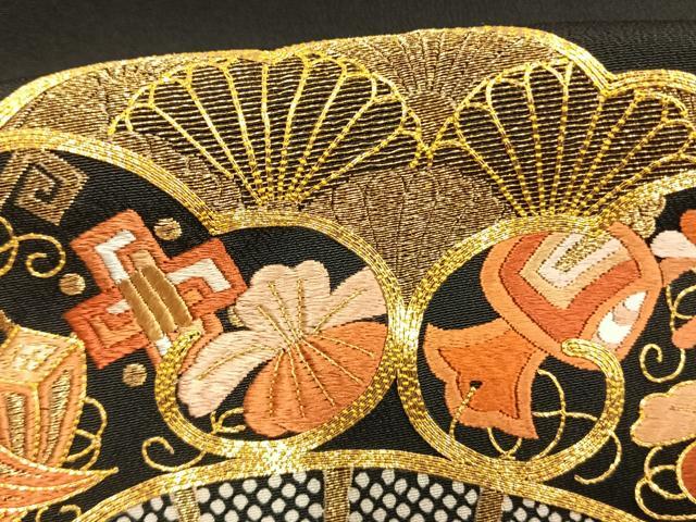 平和屋着物●創業460年・千總　黒留袖　駒刺繍　宝尽くし松花文　金糸　金彩　大丸扱い　正絹　逸品　AABM8497fy