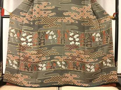 平和屋着物●ファッションデザイナー 花井幸子　訪問着　駒刺繍　霞取り花文　金彩　鬼しぼ縮緬　正絹　逸品　AABM8528fy
