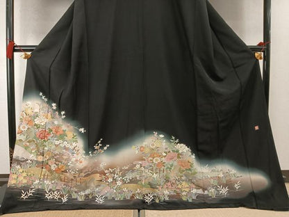 平和屋着物●豪華黒留袖　作家物　駒刺繍　草花文　暈し染め　金彩　ロング丈　正絹　逸品　AABM8534fy