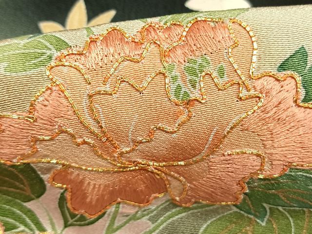 平和屋着物●豪華黒留袖　作家物　駒刺繍　草花文　暈し染め　金彩　ロング丈　正絹　逸品　AABM8534fy
